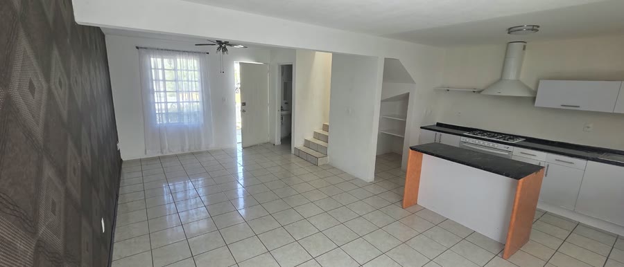 Sala, comedor y cocina · Casa en La Cantera