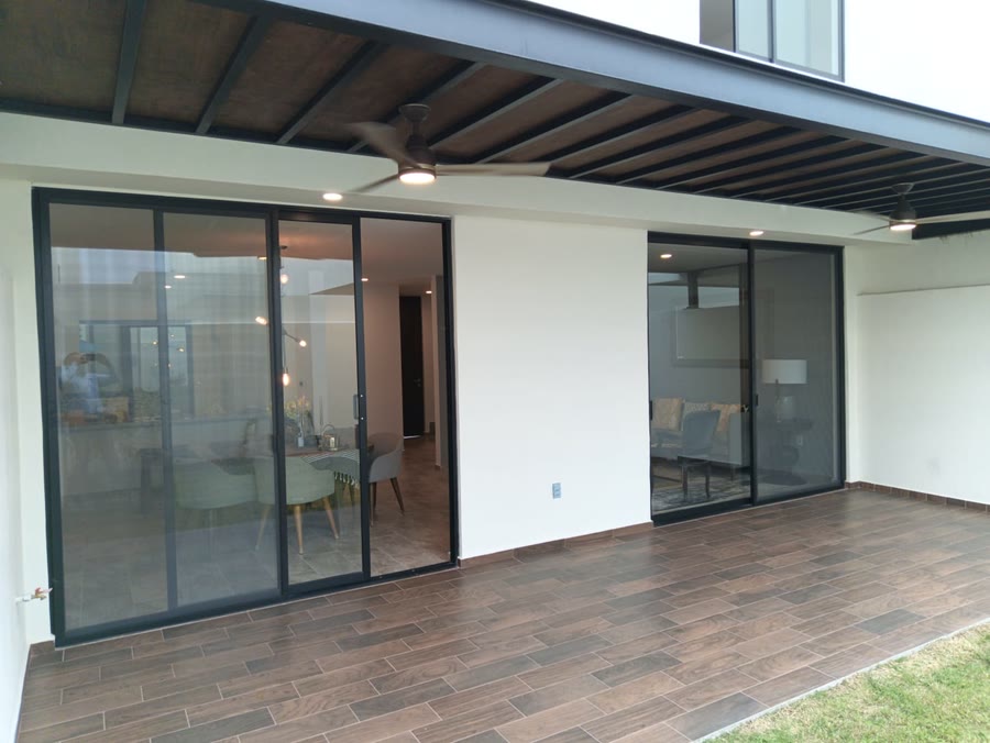 Terraza (opcional) y jardín · Casa en Lombardia Residencial
